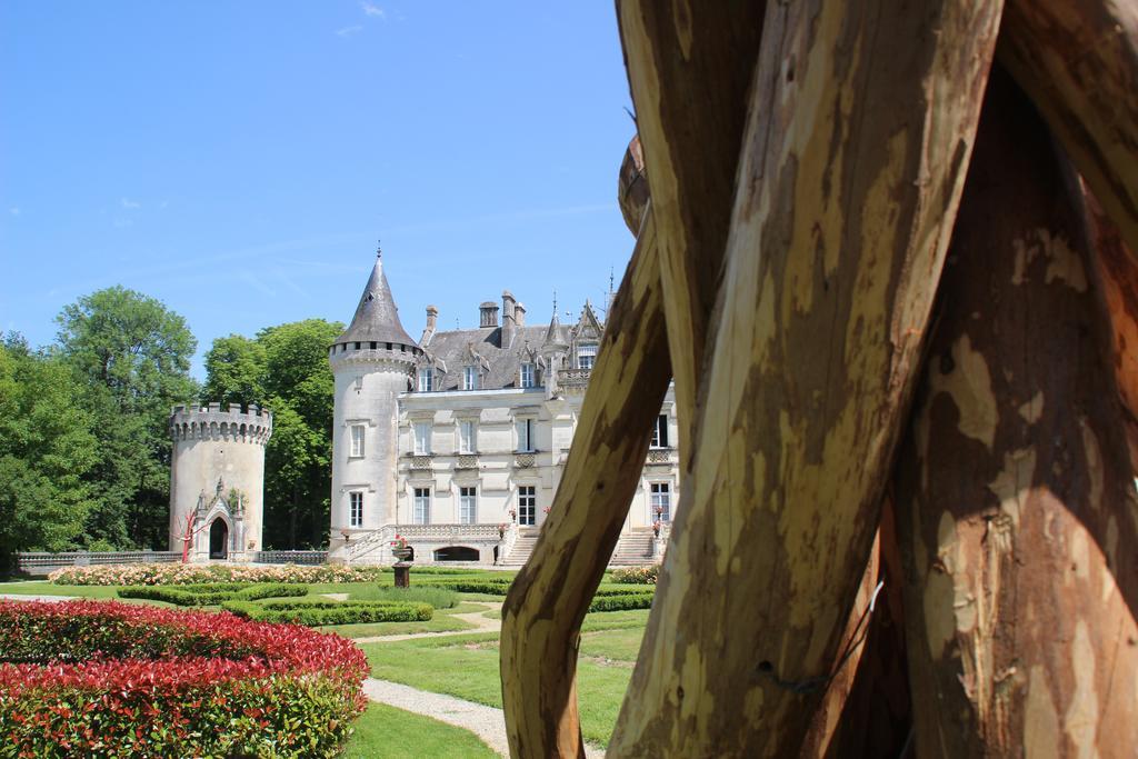 Chateau-Hotel De Nieuil Εξωτερικό φωτογραφία