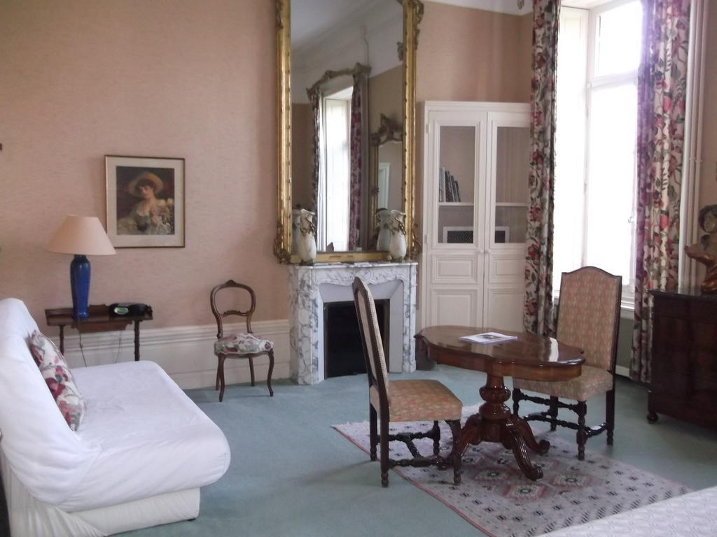 Chateau-Hotel De Nieuil Εξωτερικό φωτογραφία