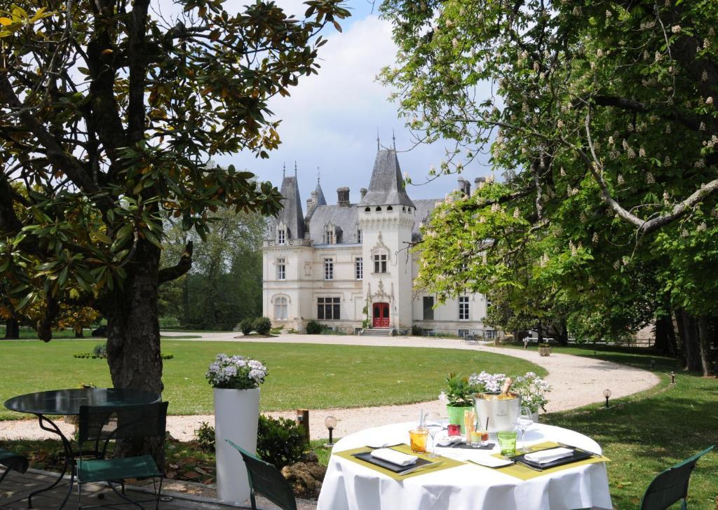 Chateau-Hotel De Nieuil Εξωτερικό φωτογραφία
