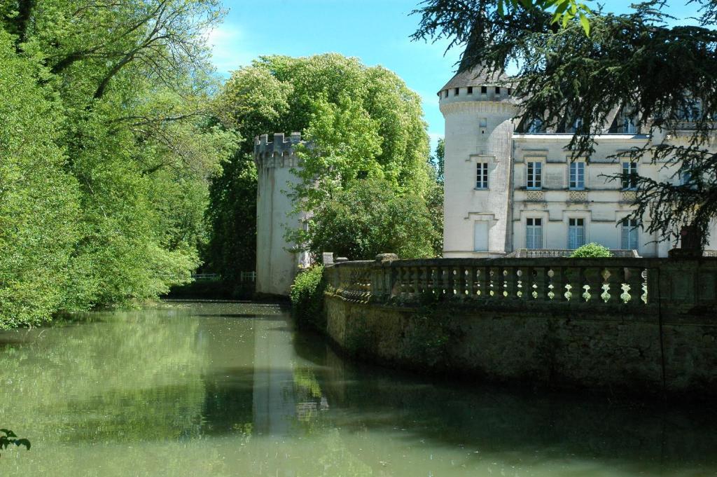 Chateau-Hotel De Nieuil Εξωτερικό φωτογραφία