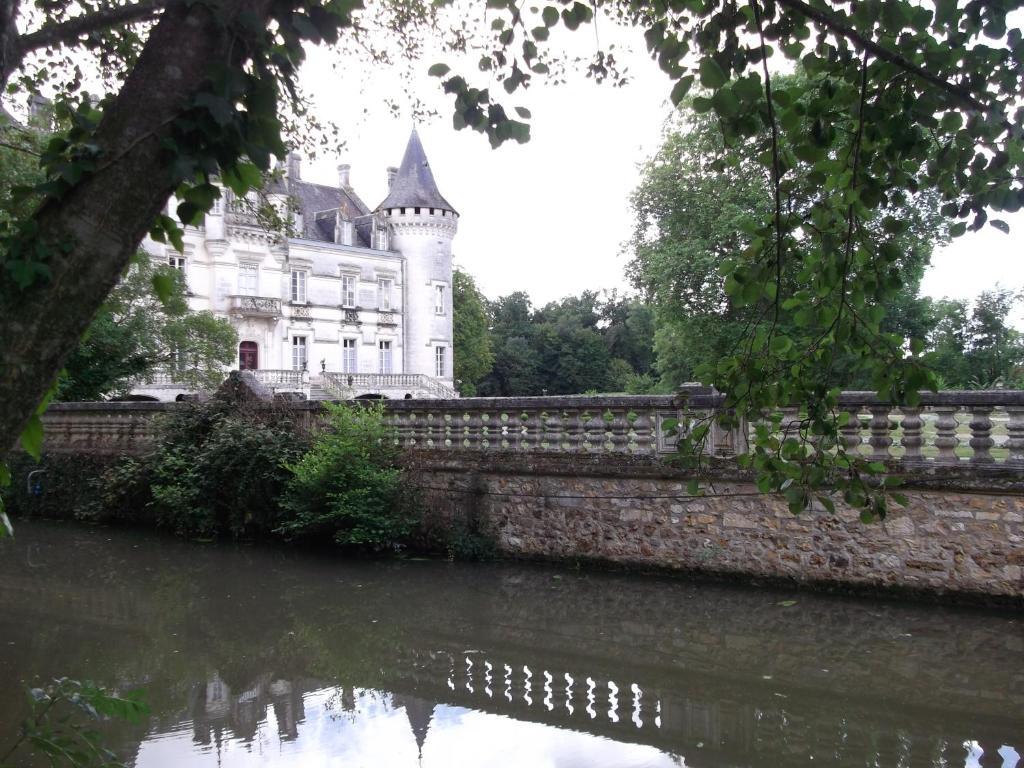 Chateau-Hotel De Nieuil Εξωτερικό φωτογραφία
