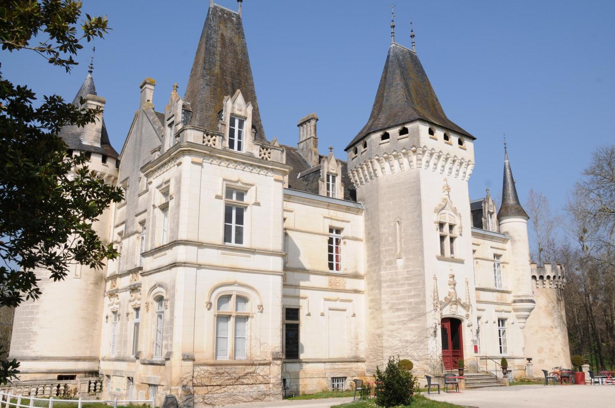 Chateau-Hotel De Nieuil Εξωτερικό φωτογραφία