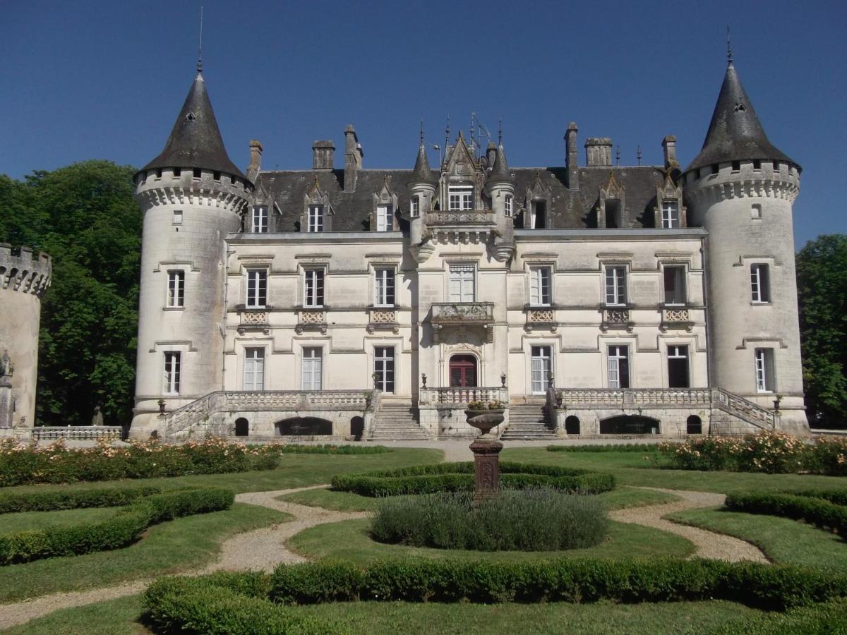 Chateau-Hotel De Nieuil Εξωτερικό φωτογραφία